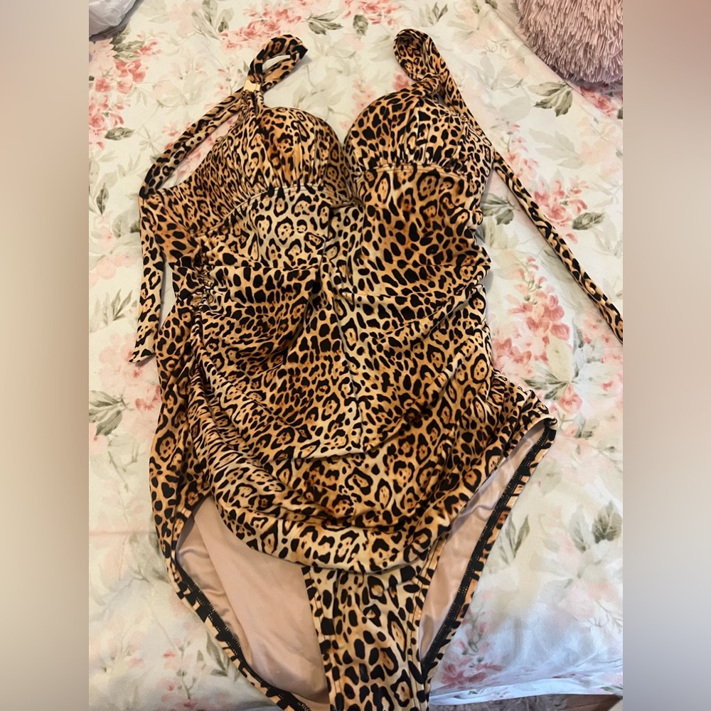 One pice tiger swim Victoria secret ñ.